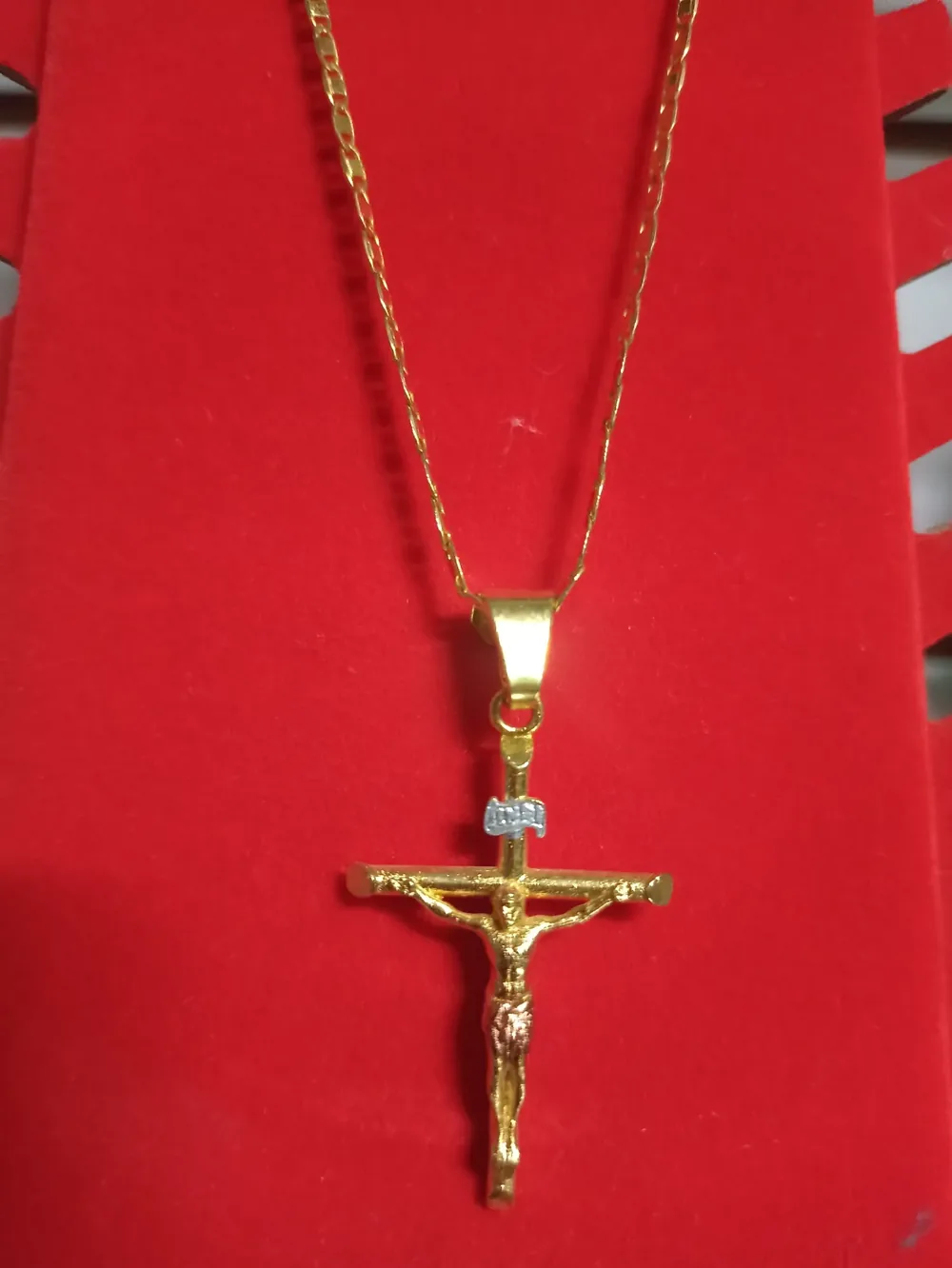 Cadena con crusifico