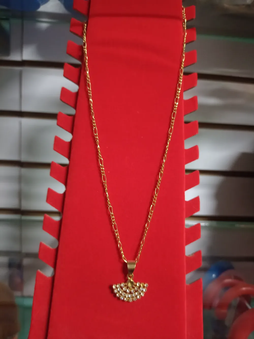 Cadena con dije de abanico